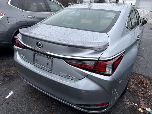 Used 2024 Lexus ES 300h w/ Premium Package image 4