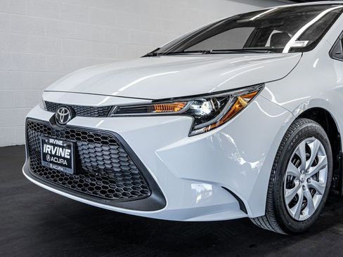 Used 2021 Toyota Corolla LE image 11