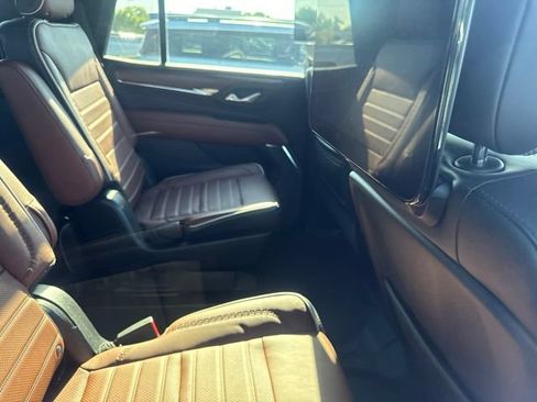 Used 2023 GMC Yukon Denali Ultimate AWD/4WD image 18