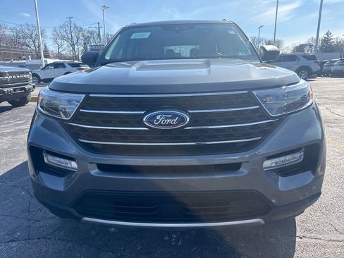 Used 2023 Ford Explorer XLT w/ Equipment Group 202A image 3