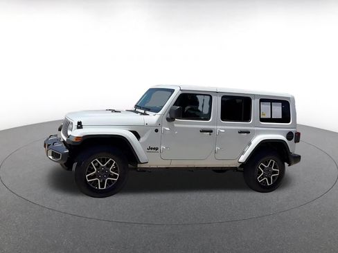 Used 2025 Jeep Wrangler Unlimited Sahara AWD/4WD image 8
