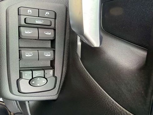 New 2026 RAM 1500 4x4 Crew Cab image 18