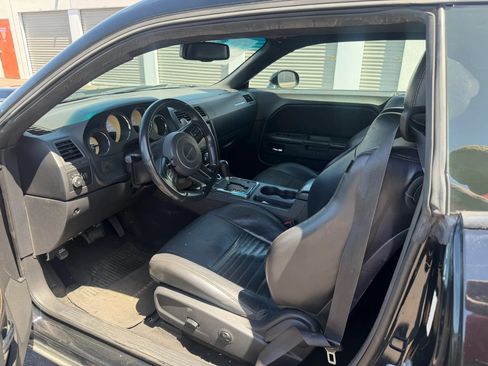 Used 2014 Dodge Challenger R/T RWD image 8