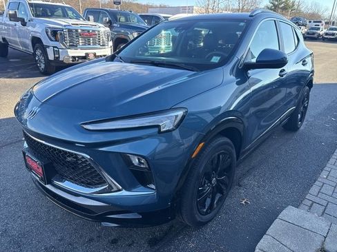 Used 2024 Buick Encore GX Sport Touring image 3