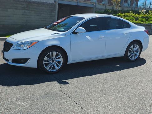 Used 2017 Buick Regal AWD image 3
