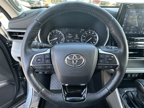 Used 2021 Toyota Highlander Platinum image 20