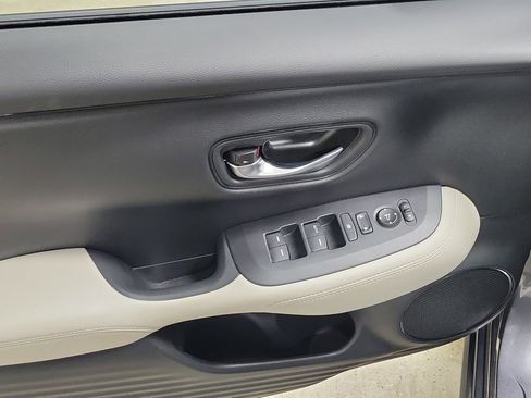 Certified 2025 Honda HR-V LX image 18