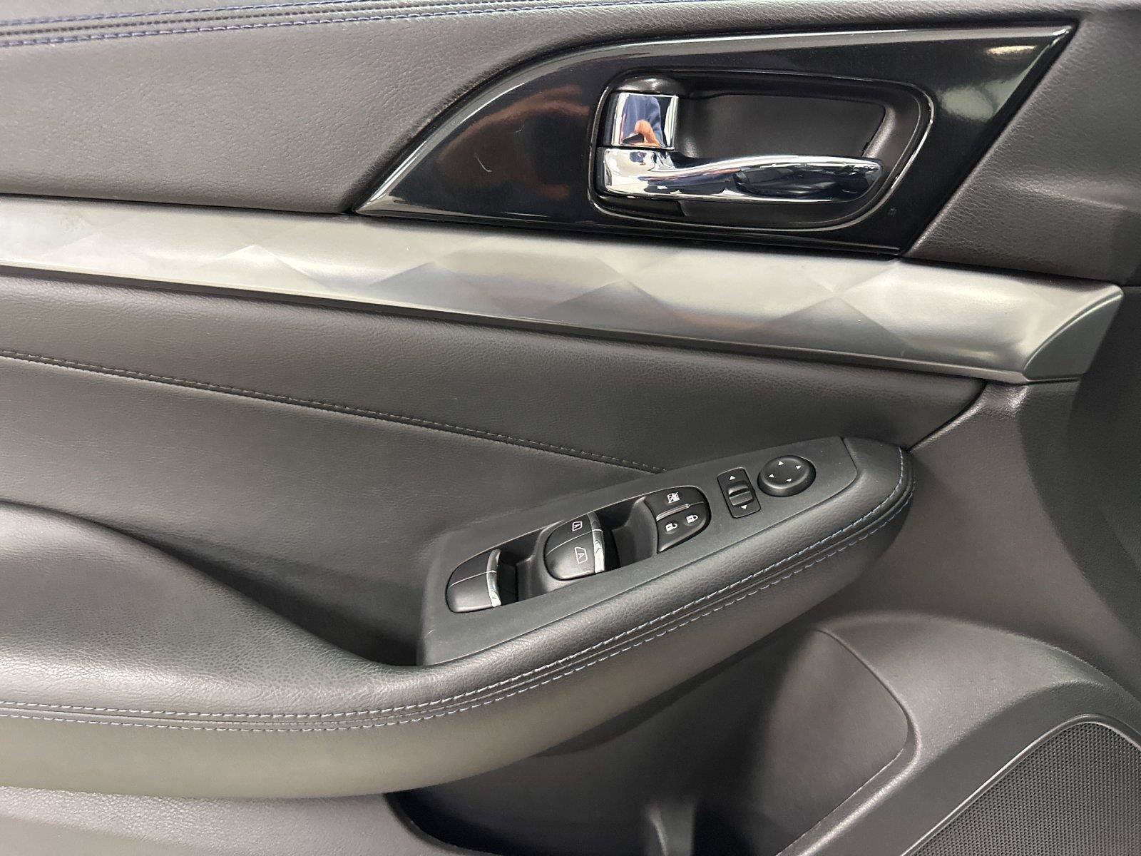Used 2018 Nissan Maxima SR w/ Interior Lighting Package FWD image 10