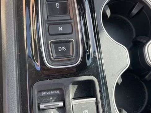 Certified 2023 Honda Pilot Touring image 14