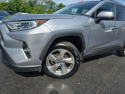 Used 2021 Toyota RAV4 XLE Premium AWD/4WD image 2