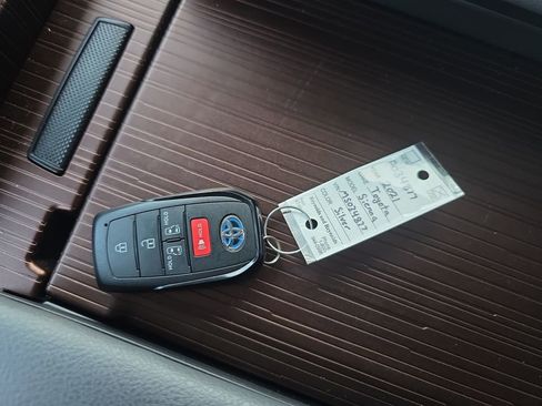 Used 2021 Toyota Sienna LE image 38