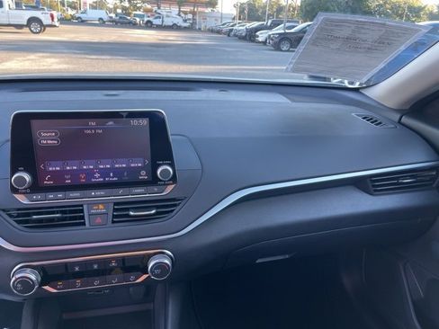 Used 2022 Nissan Altima 2.5 SV image 18
