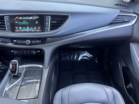 Used 2019 Buick Enclave Premium AWD/4WD image 28