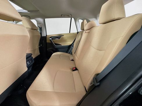 Used 2025 Toyota RAV4 XLE AWD/4WD image 29