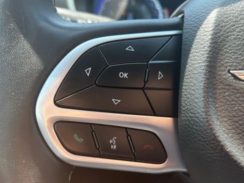 Used 2024 Chrysler Pacifica Touring-L FWD image 32