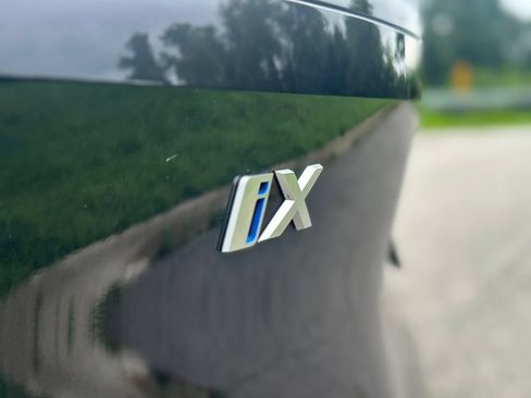 Used 2024 BMW iX xDrive50 w/ Sport Package AWD/4WD image 14