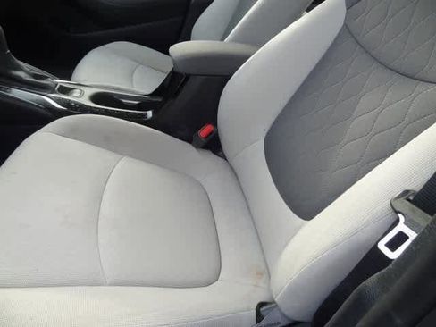 Used 2021 Toyota Corolla LE image 6