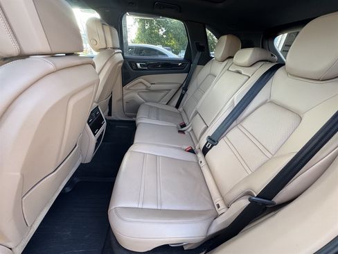Used 2019 Porsche Cayenne AWD/4WD image 12