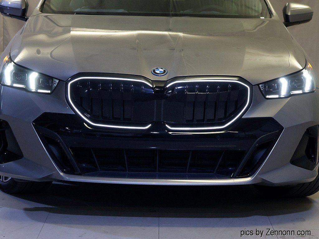 Used 2027 BMW 550e xDrive w/ Executive Package AWD/4WD image 6