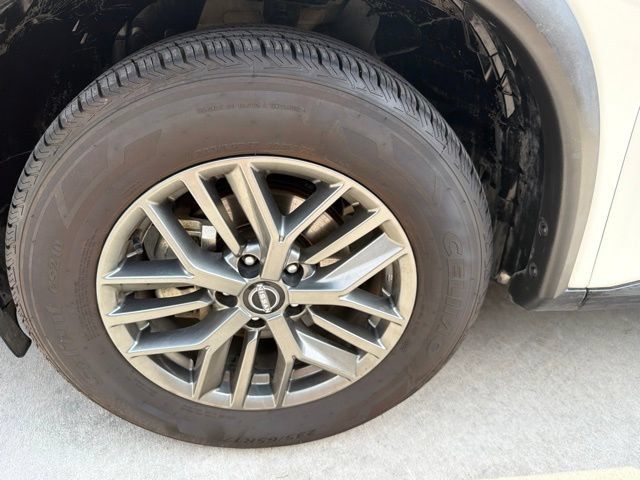 Used 2024 Nissan Rogue S FWD image 12