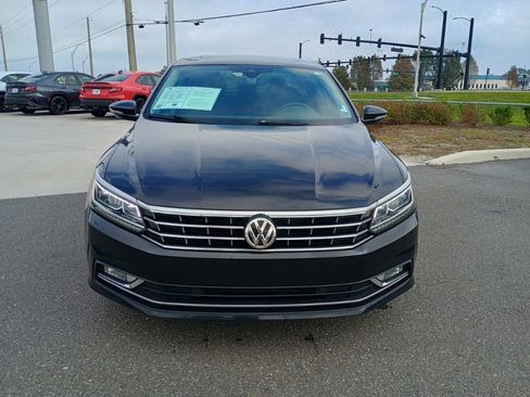 Used 2018 Volkswagen Passat 2.0T SEL Premium image 2
