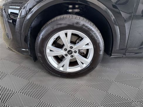 Certified 2025 Audi Q5 Premium w/ Convenience Package AWD/4WD image 3