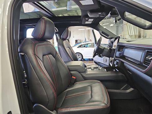 Used 2022 Ford Expedition Max Limited image 10