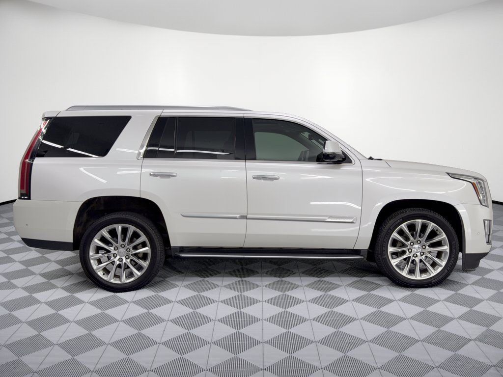 Used 2018 Cadillac Escalade Luxury AWD/4WD image 8