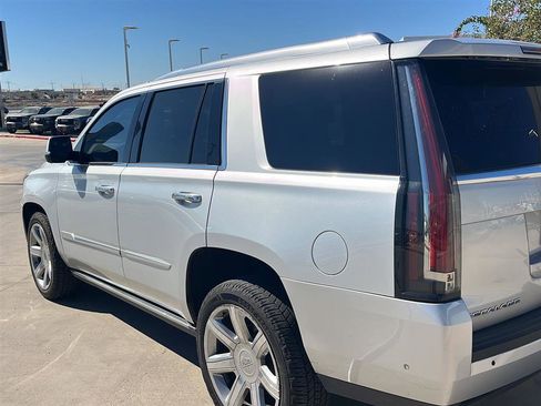 Used 2020 Cadillac Escalade Premium Luxury image 6