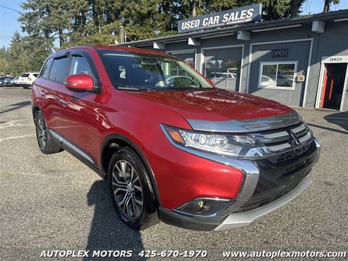 Used 2017 Mitsubishi Outlander SE image 1