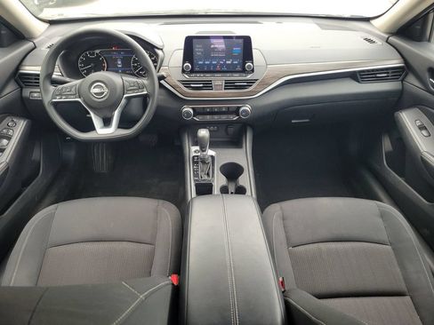Used 2025 Nissan Altima 2.5 SV FWD image 12