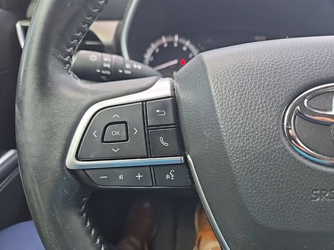 Used 2022 Toyota Highlander XLE FWD image 16