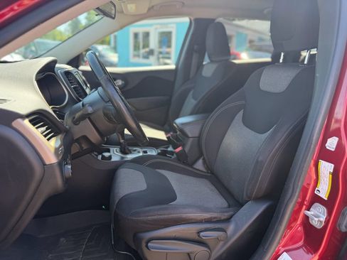 Used 2014 Jeep Cherokee Latitude AWD/4WD image 10