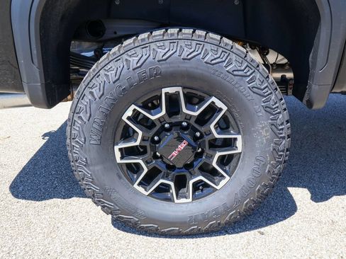 New 2026 GMC Sierra 2500 AT4X w/ LPO, Black Badging Package AWD/4WD image 35