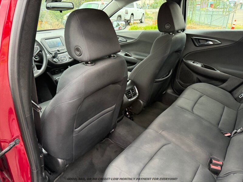 Used 2017 Chevrolet Malibu LT FWD image 14