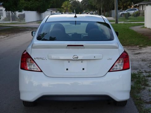 Used 2018 Nissan Versa SV FWD image 8