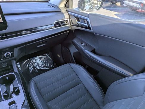 Used 2025 Mitsubishi Outlander SE image 19