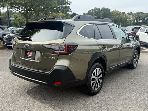 Certified 2025 Subaru Outback Premium image 8