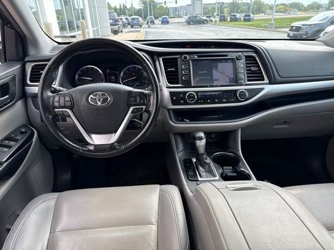 Used 2019 Toyota Highlander XLE AWD/4WD image 10