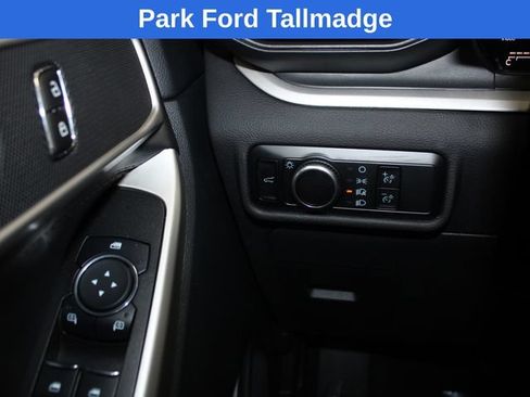 Used 2023 Ford Explorer XLT AWD/4WD image 18