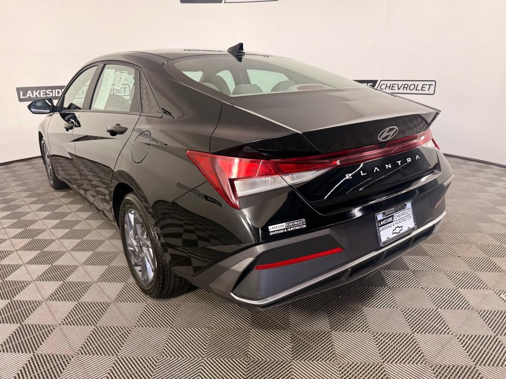 Used 2024 Hyundai Elantra SEL FWD image 4