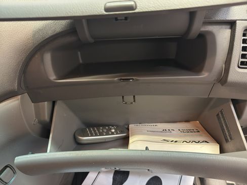 Used 2008 Toyota Sienna XLE Limited image 23