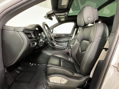 Used 2022 Porsche Macan AWD/4WD image 16
