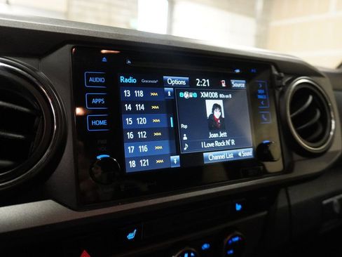 Used 2017 Toyota Tacoma TRD Pro image 10