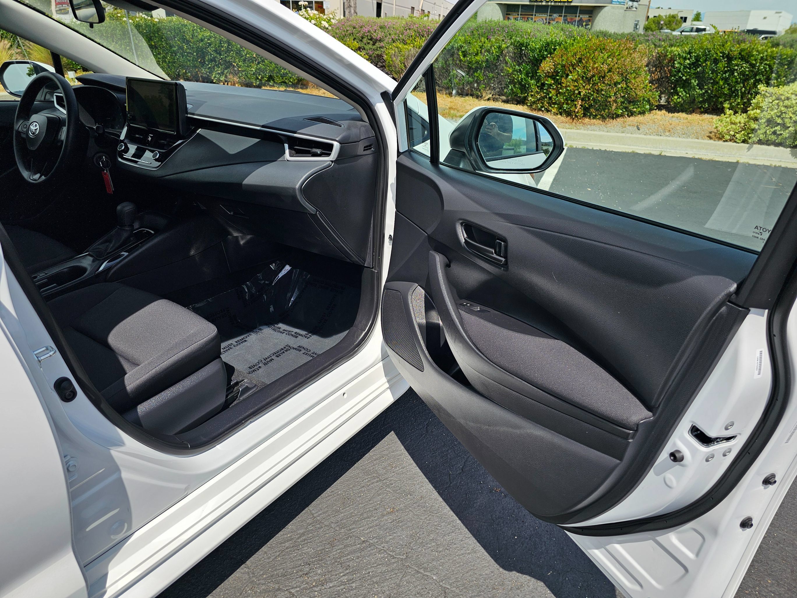 Used 2025 Toyota Corolla LE FWD image 26