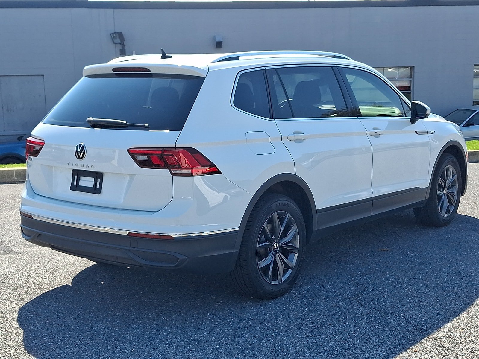 Used 2022 Volkswagen Tiguan SE FWD image 5