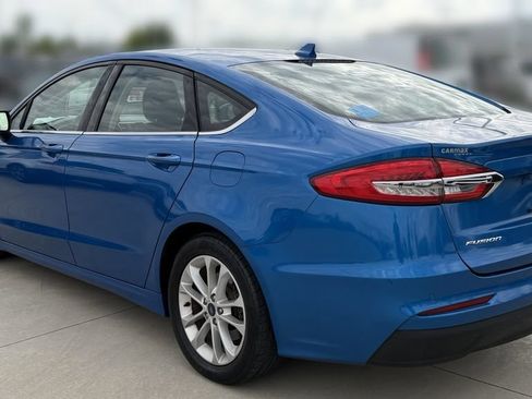 Used 2019 Ford Fusion SE FWD image 3