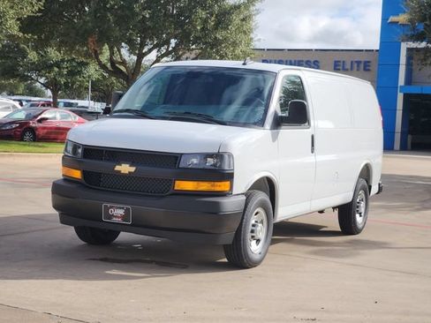 New 2025 Chevrolet Express 2500 Extended RWD image 10