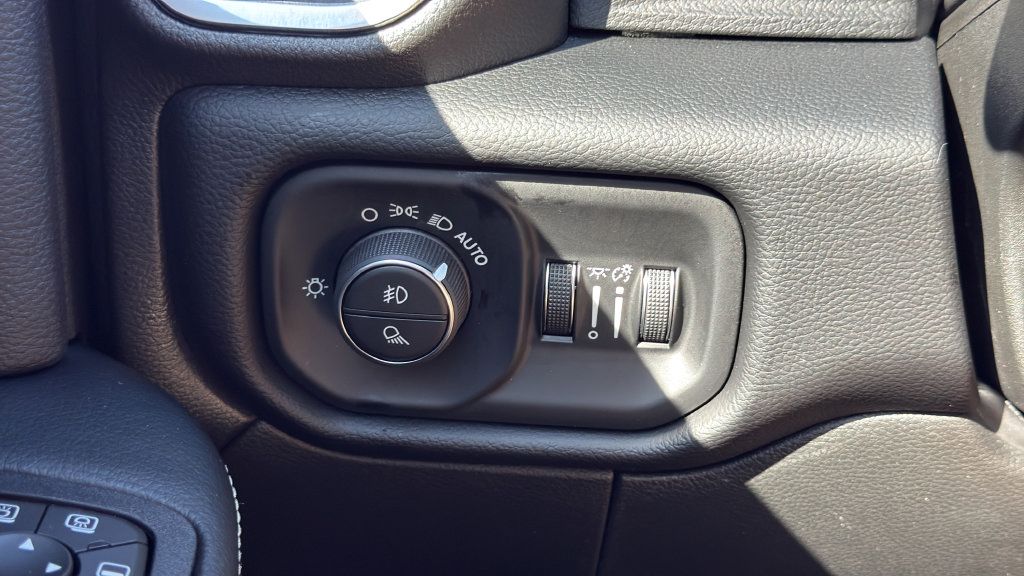 Used 2026 RAM 3500 Laramie AWD/4WD image 30