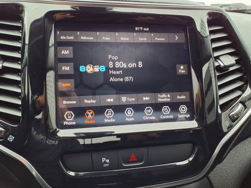 Used 2019 Jeep Cherokee Limited FWD image 7